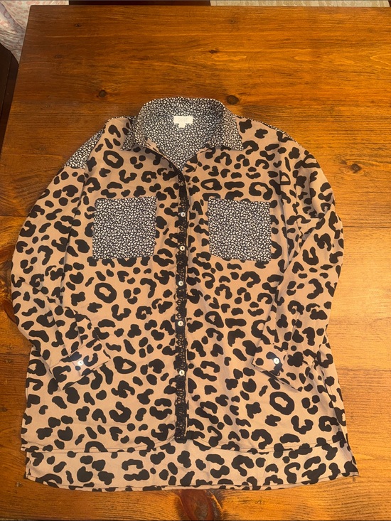 Oddi Tops - Leopard Print Button-Up Blouse in Tan and Black